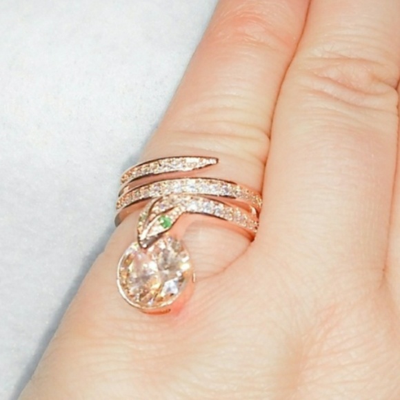 🎀Stunning Rose Gold Crystal Snake Coil Ring - Picture 3 of 5